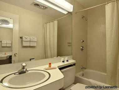 Howard Johnson By Wyndham Vero Beach / Downtown Exterior photo